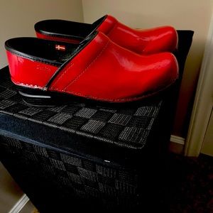 Sanita clogs, patent leather